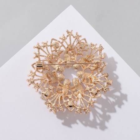 Brooch "Flower" multi -layer with pearls, the color is white in gold-1