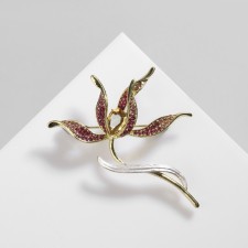 Brooch 