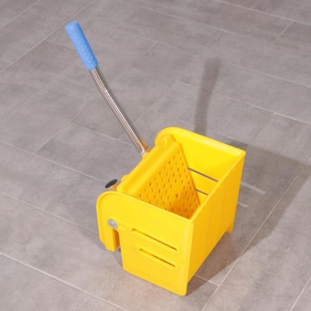 The cleaning trolley is simultaneous, with an exalted, 23 liters, a chrome frame-7