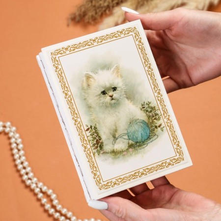 Casket "kitten with a ball", white, 11 × 16 cm, lacquer miniature-2
