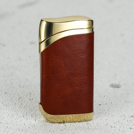 Gas lighter "Leo", 6.7 x 3.3 cm.-3