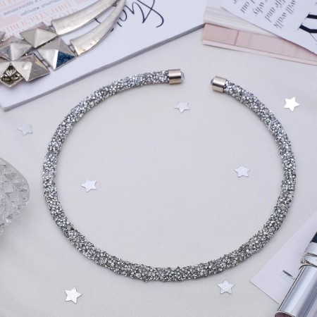 The necklace "chantal", the color is silver, 30 cm