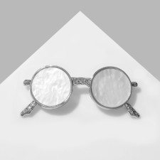 Brooch 