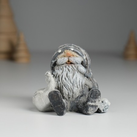 Polystone souvenir "Gnome in a gray long cap with a candy/bag" mix 6x4x5.5 cm-1