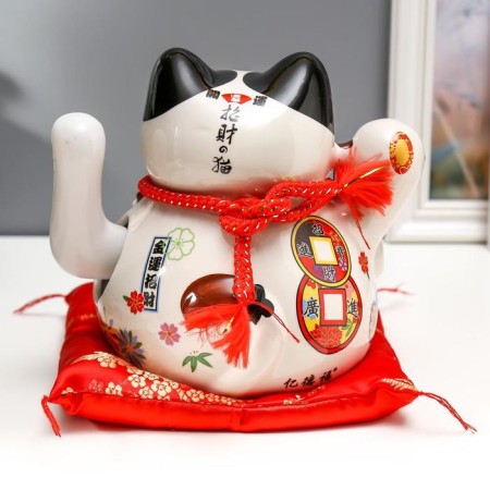Souvenir ceramics pendulum "Cat Mani-Neko with a sweatshirt" 19.5x20x14.5 cm-3
