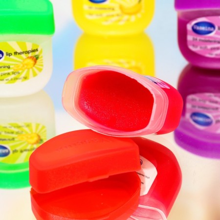 Cosmetic petroleum jelly, mix of flowers and aromas