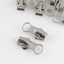 Automatic lock for lightning 