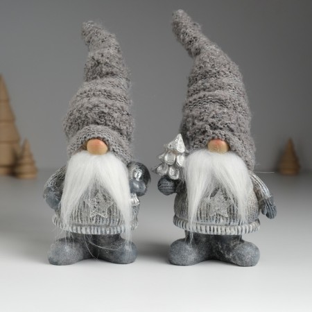 Souvenir Polystone "Santa Claus in a gray knitted cap, with a white beard" Mix 8.5x5x18 cm-1