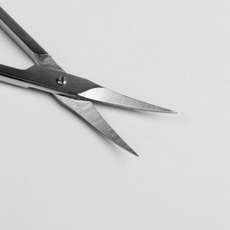 Scissors are manicure, bent, 9.5 cm, on the blist, the color is silver, B-128-S-SH-1