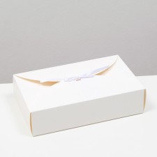 White folding box, 28 x 17 x 7 cm