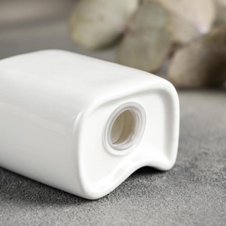 Set for spices Porcelain Magistro "Blanche", 3 objects: Solonka 65 ml, pistan 60 ml, tank for toothpicks, white color-2