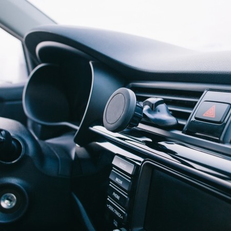 AHS AH-1701-M mobile device holder, magnetic, in the deflector