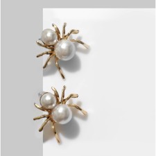 Earrings with pearls 