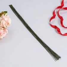Floristic wire in a green -paper 
