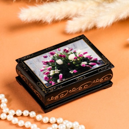 Casket "Tulips", 8x10 cm, lacquer miniature