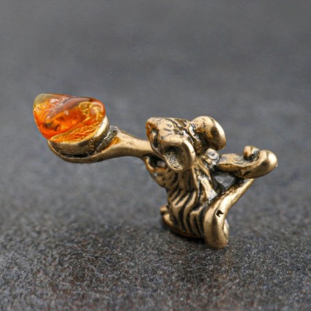 A purse souvenir "Mouse with a full spoon", with natural amber-2