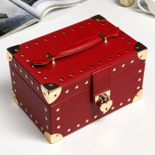Casket to the leatherette for jewelry 
