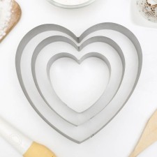 A set of baking forms 