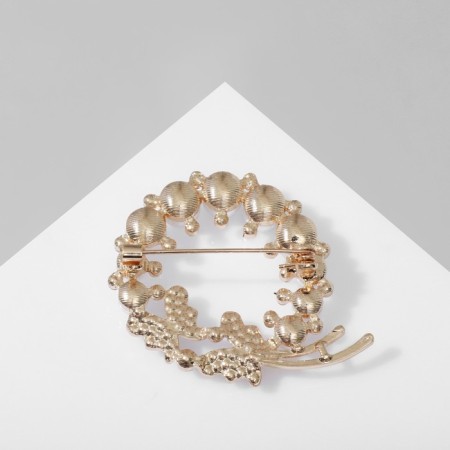 Brooch "Butterflies" in a pearl wreath, the color is white in gold-2
