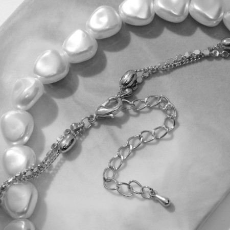Piece "chain" top, pearl lock, white color in silver, 62 cm-1