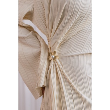 Brooch "Flower" delicate, white color in gold-3