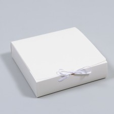The box is folding, white, 24 x 24 x 6 cm