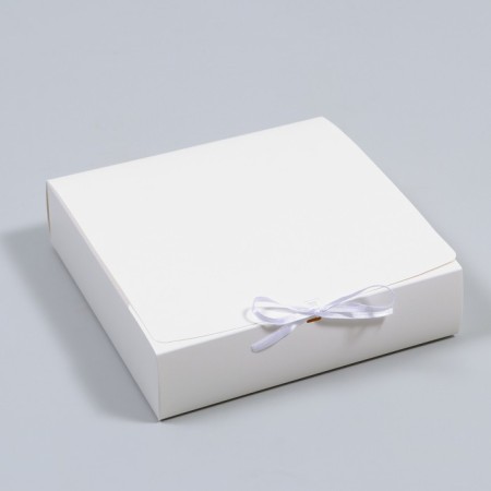 The box is folding, white, 24 x 24 x 6 cm