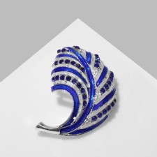 Brooch 