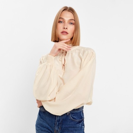 Female blouse minku: Enjoy Milk color, rr 52-5