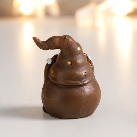 Souvenir Polystone "Grandfather Frost in a cap with golden peas/hearts" Cinnamon 4.6x3x3 cm-3