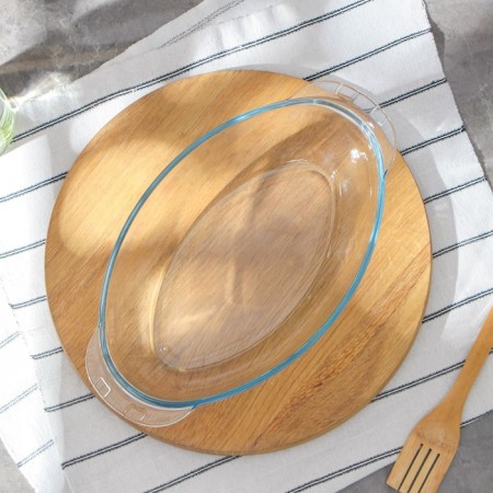 Oval wader made of heat-resistant glass, 2.6/1.3 liters, with a baking lid-2
