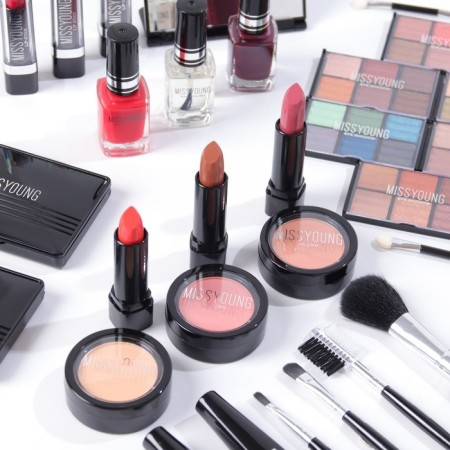 A set of professional cosmetics "Miss Young" No. 11-6