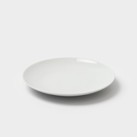 A set of porcelain dishes “Classic”, 24 objects: plates d = 17.5 / d = 20, 0.7l / d = 20 mug 300-6