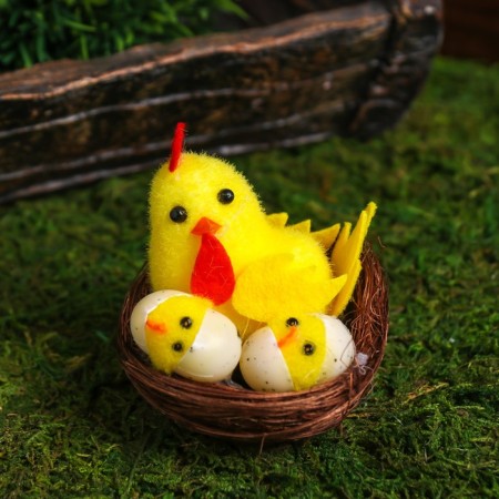 Easter souvenir "Cockerel with chickens in the nest" 7x7x7 cm