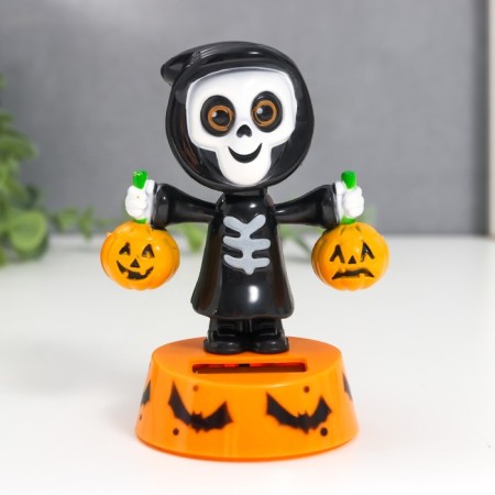 Plastic pendulum from the solar battery "Skeletal in a hoodie with pumpkin" 5.7x5.7x9.5 cm
