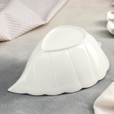 Ceramic crammal “leaf”, 26 × 17 × 12 cm, white color-2