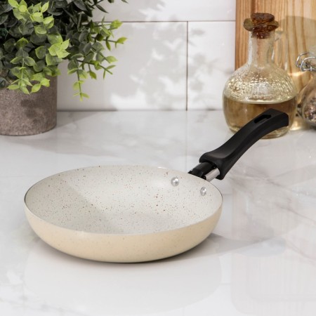 STON SIGN, D = 17 cm, plastic handle, anti -stick coating, beige color