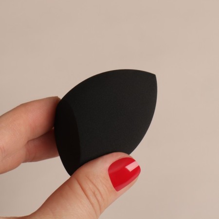 Mowed sponge for makeup “drop”, 6 × 4 cm, increases when getting wet, in case, black color is black-10