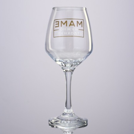 A glass for wine 350 ml "Mom rests"-2