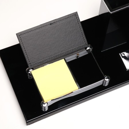 Table of desktop stationery 4V1-3
