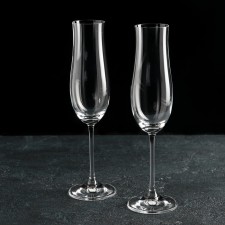 A set of glasses for champagne 