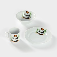 A set of porcelain dishes 