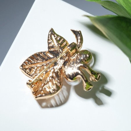 Brooch "Pearl shine" Color white in gold-1