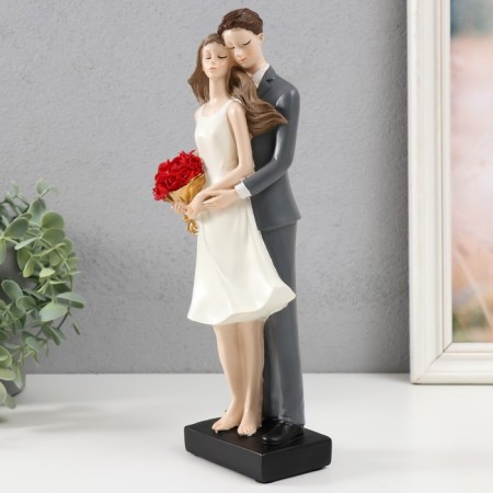 Polystone souvenir "Lovers with a bouquet of red roses" 10x8x29 cm-3