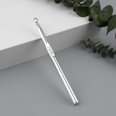 Knitting hook, with anodized coating, d = 7 mm, 15 cm