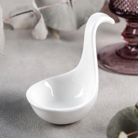 Porcelain dish for Wilmax snacks, 9 × 6 cm, white color