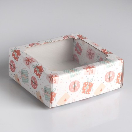 Box a team cover is, with a window, "Gifts-Bantics", 14.5 x 14.5 x 6 cm