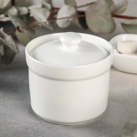 Porcelain broth with a lid Wilmax, 250 ml, d = 10 cm, white color