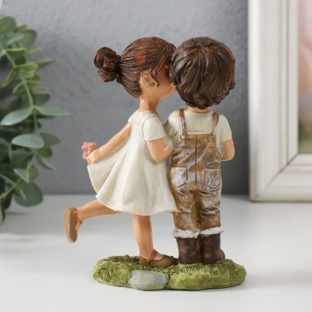 Polystone souvenir "kids on a walk - the first kiss" 9,5x4.5x12.5 cm-2