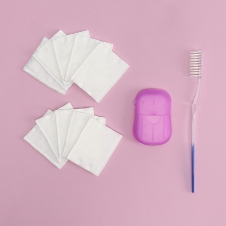 Road set, 4 objects, hat, brush, soap 18 (+/- 2) sheets, cotton pads 10 pieces-2